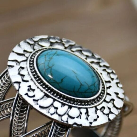 Ethnic Style Hollowed Geometric Twisted Bracelet, Jewelery Gift - Picture 3 of 9